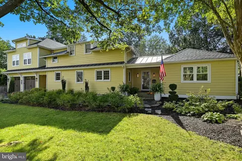 Exterior - 9105 Ewell St, Manassas, VA 20110 photo 5 of 18