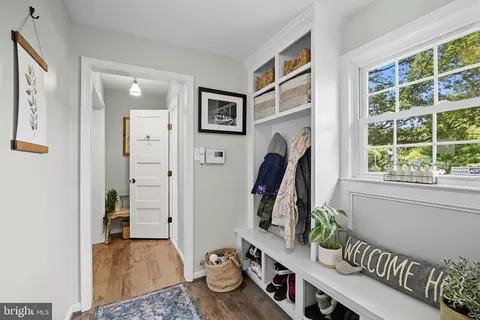 Entry Way - 9105 Ewell St, Manassas, VA 20110 photo 1 of 11