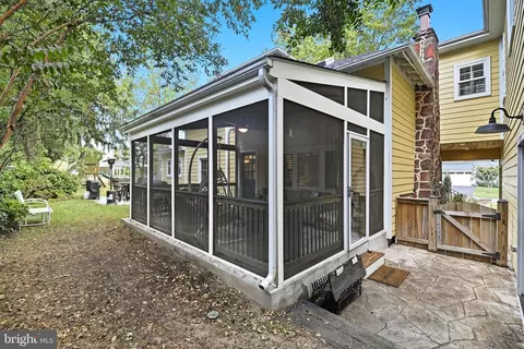 Exterior - 9105 Ewell St, Manassas, VA 20110 photo 11 of 18