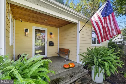 Exterior - 9105 Ewell St, Manassas, VA 20110 photo 7 of 18