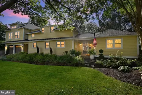 Exterior - 9105 Ewell St, Manassas, VA 20110 photo 8 of 18