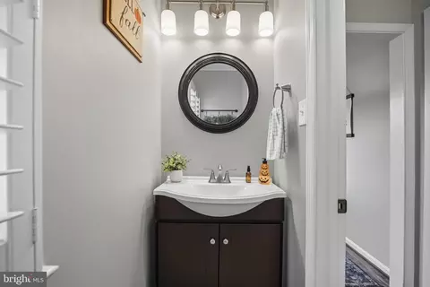 Bath - 9105 Ewell St, Manassas, VA 20110 photo 1 of 10