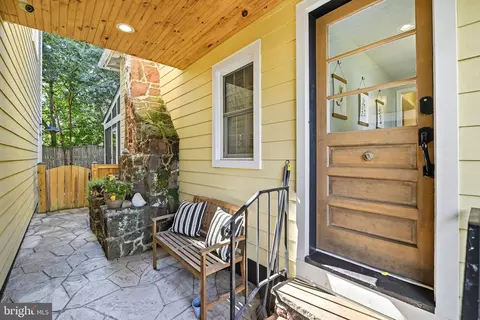 Exterior - 9105 Ewell St, Manassas, VA 20110 photo 6 of 18
