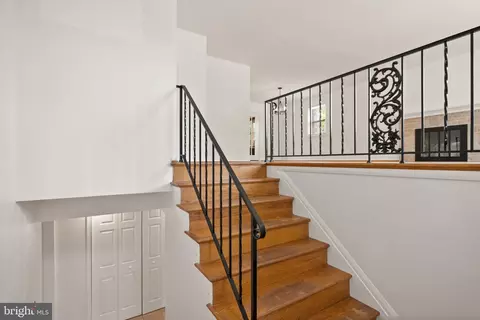 Entry Way - 9418 Robnel Ave, Manassas, VA 20110 photo 1 of 2