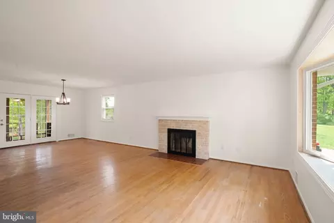 Living - 9418 Robnel Ave, Manassas, VA 20110 photo 1 of 4