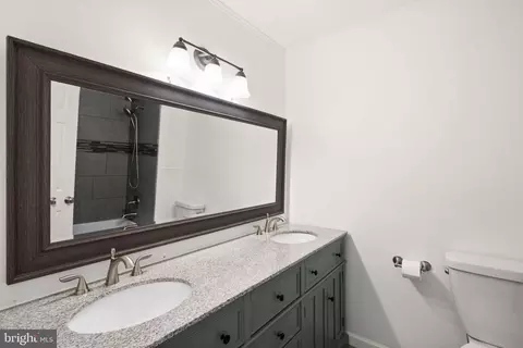 Bath - 9418 Robnel Ave, Manassas, VA 20110 photo 2 of 3