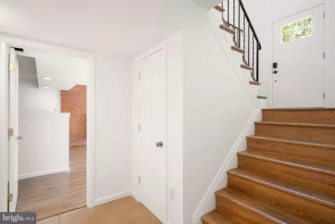 Entry Way - 9418 Robnel Ave, Manassas, VA 20110 photo 2 of 2