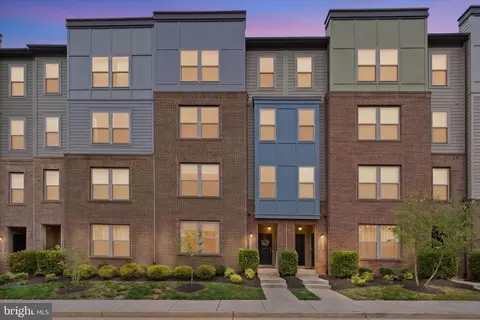 9815 Ames Dr, Manassas, VA 20110