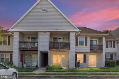 9202 Azure Ct #102, Manassas, VA 20110