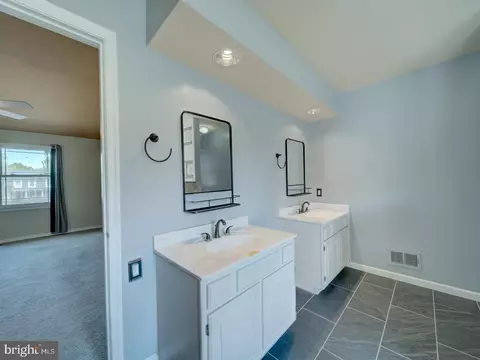 Bath - 9618 Clover Hill Rd, Manassas, VA 20110 photo 5 of 8