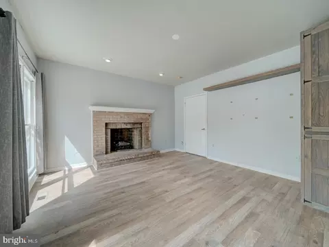 Living - 9618 Clover Hill Rd, Manassas, VA 20110 photo 9 of 15