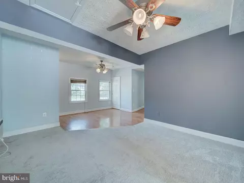 Living - 9618 Clover Hill Rd, Manassas, VA 20110 photo 4 of 15