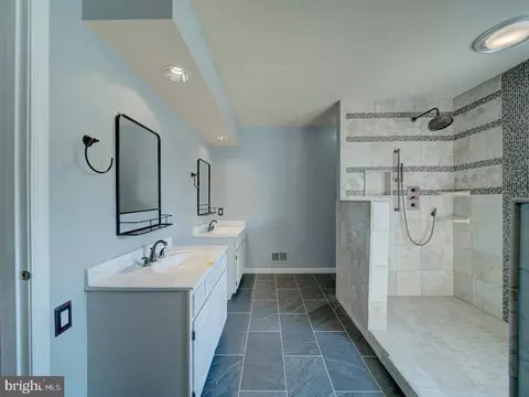Bath - 9618 Clover Hill Rd, Manassas, VA 20110 photo 3 of 8