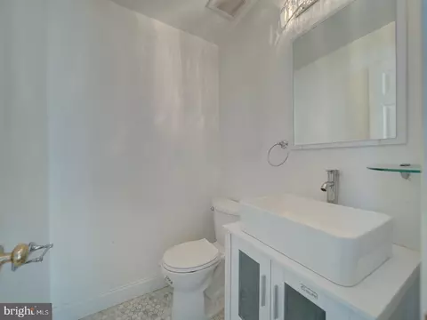 Bath - 9618 Clover Hill Rd, Manassas, VA 20110 photo 1 of 8