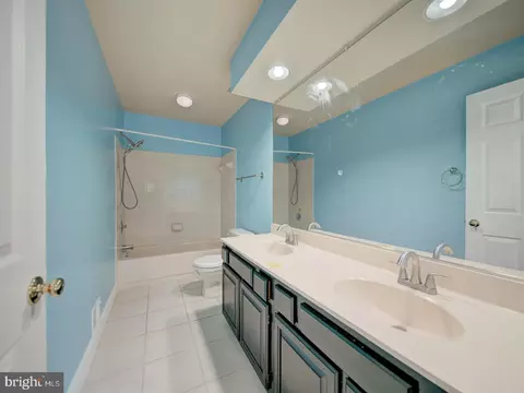 Bath - 9618 Clover Hill Rd, Manassas, VA 20110 photo 6 of 8