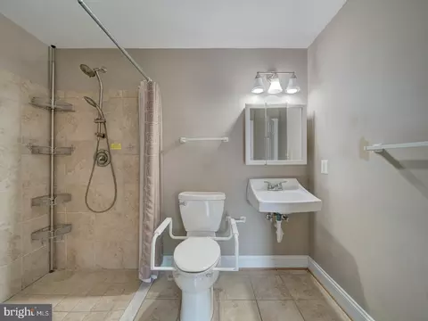 Bath - 9618 Clover Hill Rd, Manassas, VA 20110 photo 2 of 8