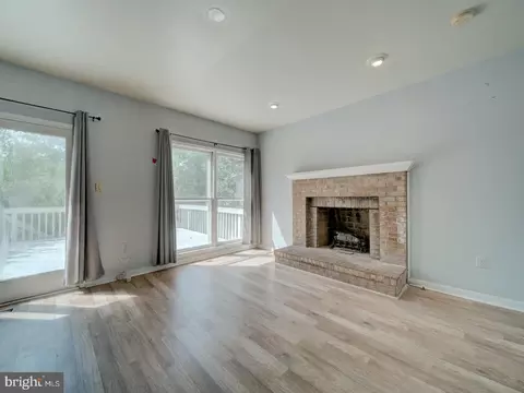 Living - 9618 Clover Hill Rd, Manassas, VA 20110 photo 10 of 15