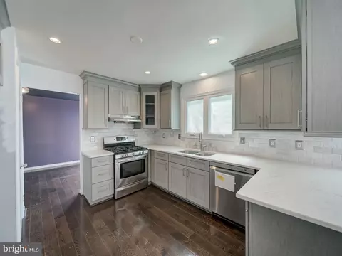 Kitchen - 9618 Clover Hill Rd, Manassas, VA 20110 photo 2 of 5
