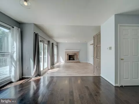 Living - 9618 Clover Hill Rd, Manassas, VA 20110 photo 8 of 15
