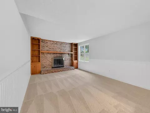 Living - 9136 Karlo St, Manassas, VA 20110 photo 6 of 15