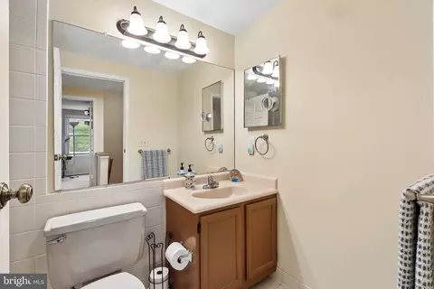 Bath - 10103 Trinity Ln, Manassas, VA 20110 photo 2 of 2