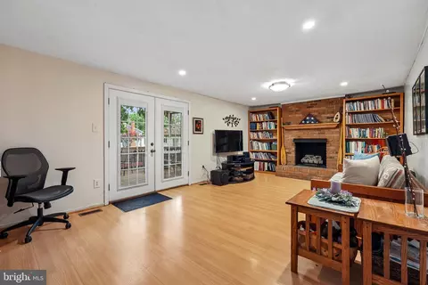 Living - 10103 Trinity Ln, Manassas, VA 20110 photo 1 of 1