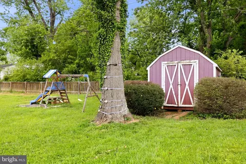 Exterior - 8911 Peabody St, Manassas, VA 20110 photo 8 of 9