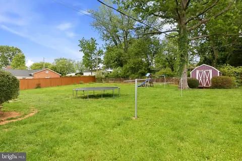 Exterior - 8911 Peabody St, Manassas, VA 20110 photo 7 of 9