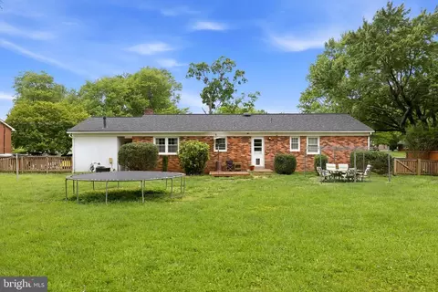 Exterior - 8911 Peabody St, Manassas, VA 20110 photo 5 of 9