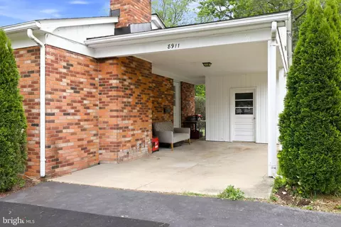 Exterior - 8911 Peabody St, Manassas, VA 20110 photo 2 of 9