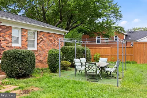 Exterior - 8911 Peabody St, Manassas, VA 20110 photo 9 of 9
