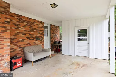 Exterior - 8911 Peabody St, Manassas, VA 20110 photo 3 of 9