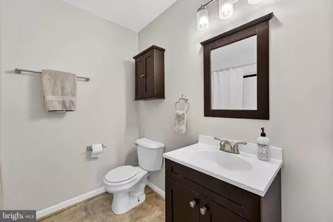 Bath - 9320 Garst Dr, Manassas, VA 20110 photo 3 of 3