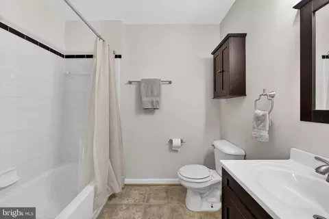 Bath - 9320 Garst Dr, Manassas, VA 20110 photo 2 of 3