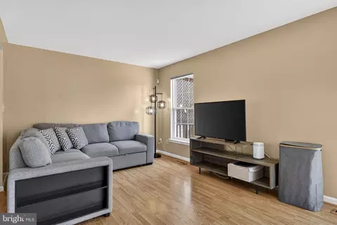 Living - 9320 Garst Dr, Manassas, VA 20110 photo 2 of 5