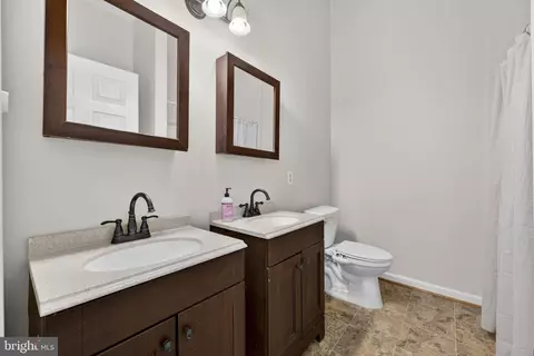 Bath - 9320 Garst Dr, Manassas, VA 20110 photo 1 of 3