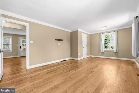 Living - 9304 Stuart Ave, Manassas, VA 20110 photo 8 of 8