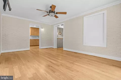 Living - 9304 Stuart Ave, Manassas, VA 20110 photo 7 of 8