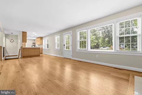 Living - 9304 Stuart Ave, Manassas, VA 20110 photo 2 of 8