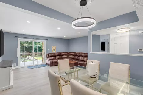 Dining - 9307 Hood Rd, Manassas, VA 20110 photo 1 of 2