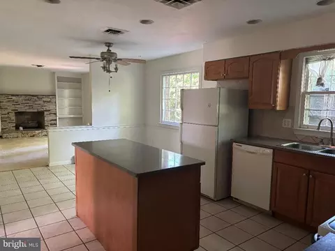 Kitchen - 9423 Robnel Ave, Manassas, VA 20110 photo 2 of 2