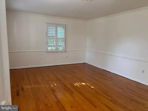 Living - 9423 Robnel Ave, Manassas, VA 20110 photo 2 of 2