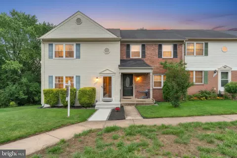 8683 Point Of Woods Dr, Manassas, VA 20110