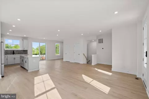 Living - 9615 Grant Ave, Manassas, VA 20110 photo 4 of 6