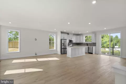 Living - 9615 Grant Ave, Manassas, VA 20110 photo 6 of 6