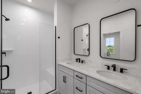Bath - 9615 Grant Ave, Manassas, VA 20110 photo 2 of 3