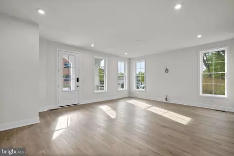 Living - 9615 Grant Ave, Manassas, VA 20110 photo 3 of 6