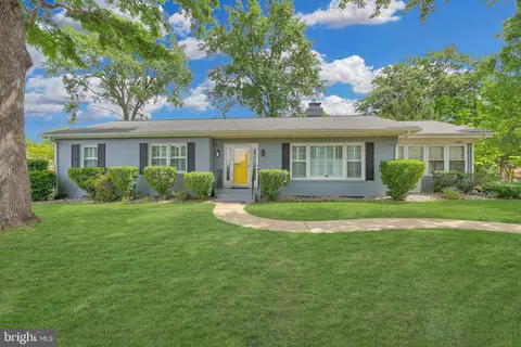 8909 Weir St, Manassas, VA 20110