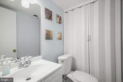 Bath - 9764 Bragg Ln, Manassas, VA 20110 photo 1 of 2