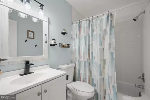 Bath - 9764 Bragg Ln, Manassas, VA 20110 photo 2 of 2
